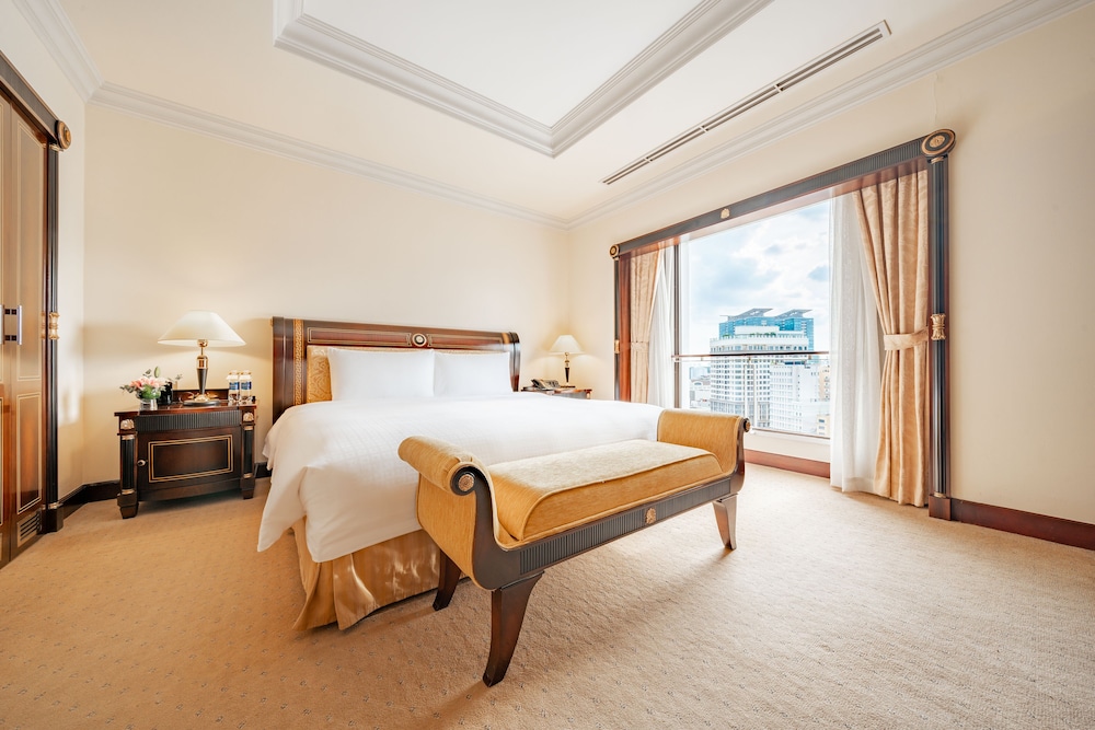Deluxe Suite Lounge Access, City View