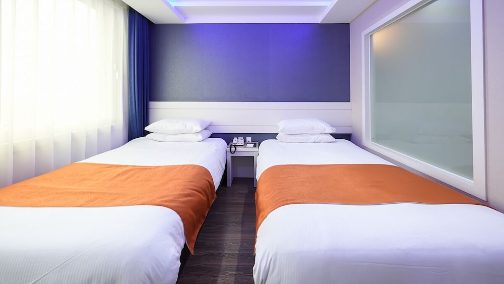 Standard Twin Room - Photo 4