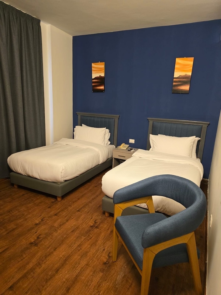 Standard Twin Room, Balcony, City View photo 2