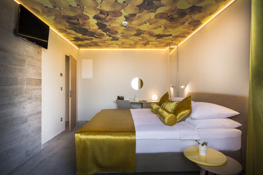 Deluxe Duplex, 2 Bedrooms, Jetted Tub photo 3