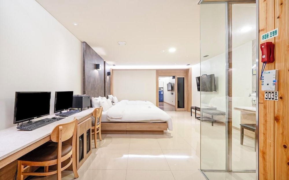 Superior Twin Room, City View