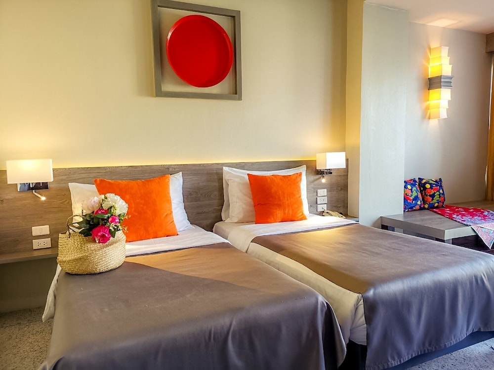 Deluxe Room - Photo 12