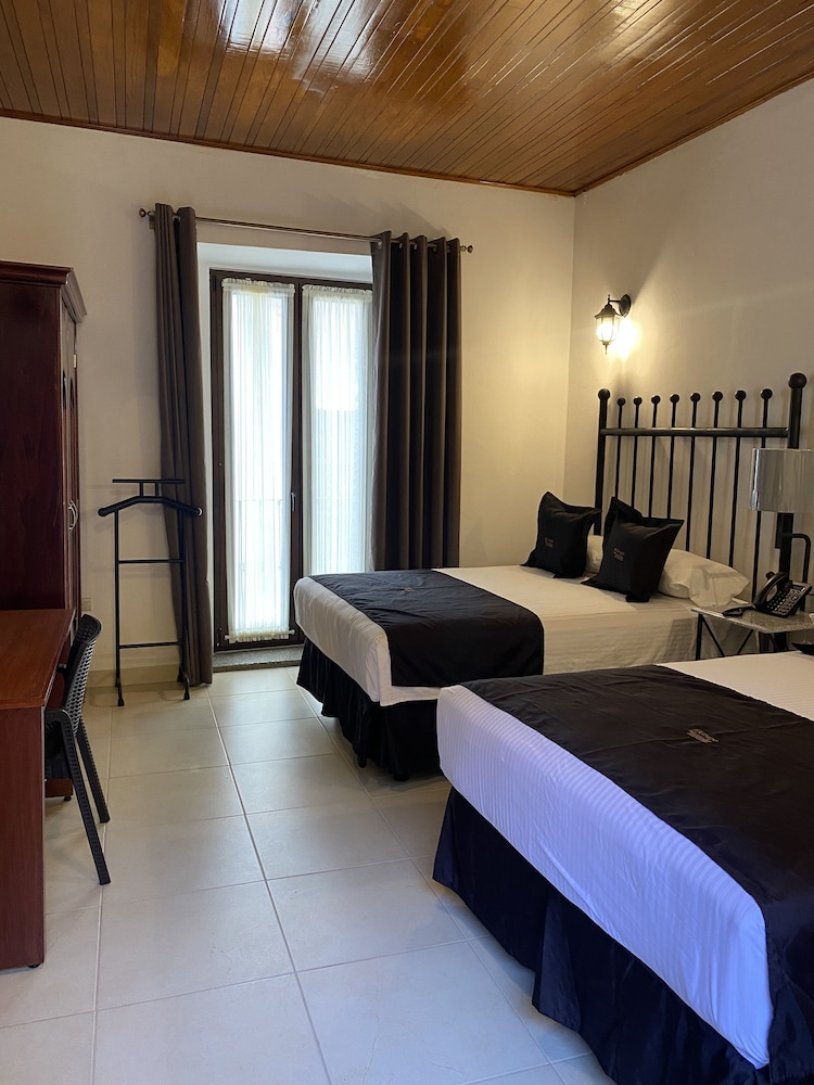Superior Double Room, 2 Queen Beds (Callejon) photo 3