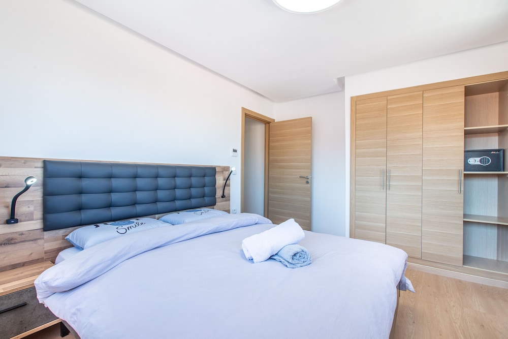 Premium Apartment, 2 Bedrooms, Balcony - Photo 15