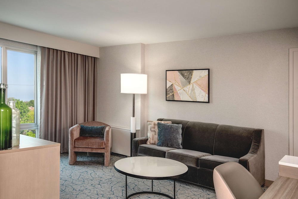 Junior Suite, 1 King Bed - Photo 10