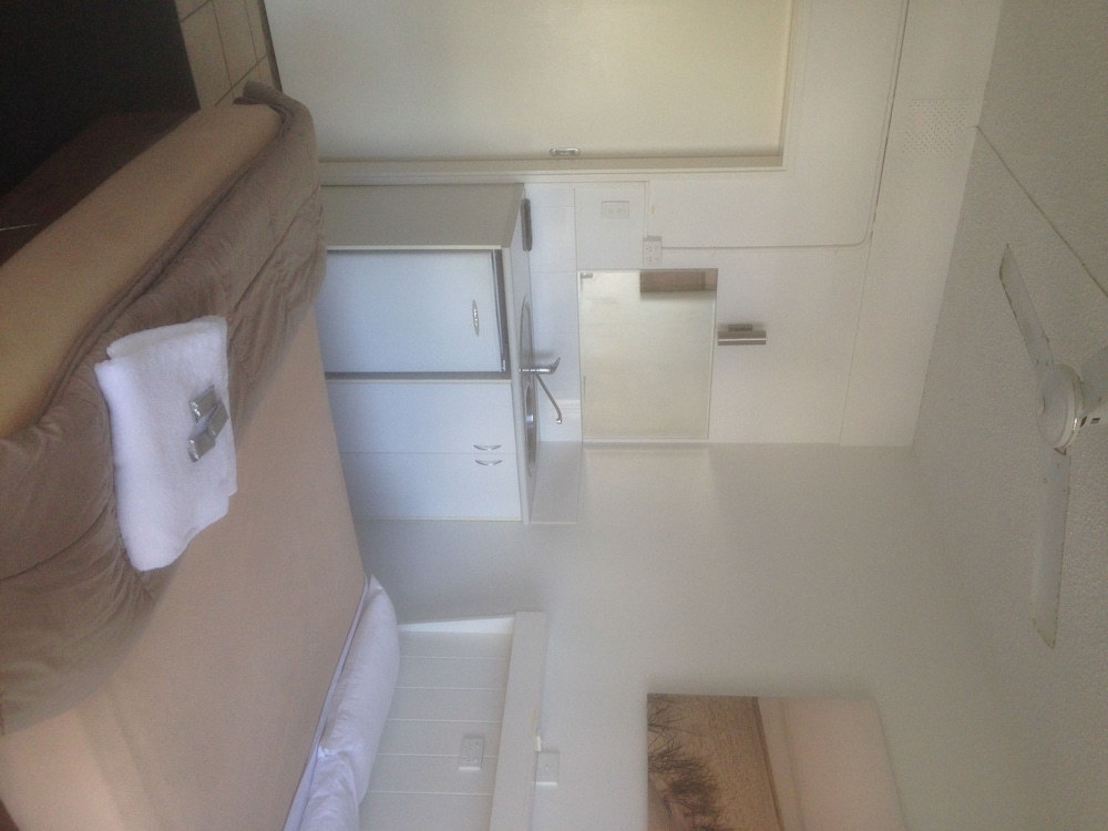 Single Room, 1 Double Bed, Ensuite photo 3