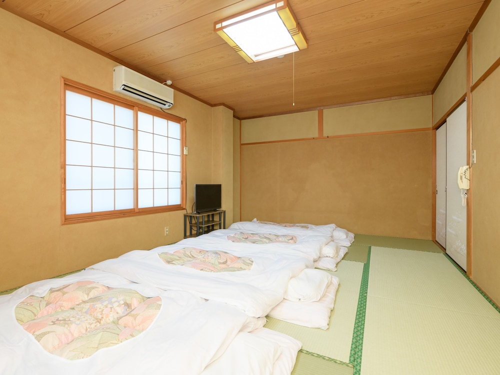 Japanese Room up to 6 guests with Shared Bathroom (Non-Smoking)