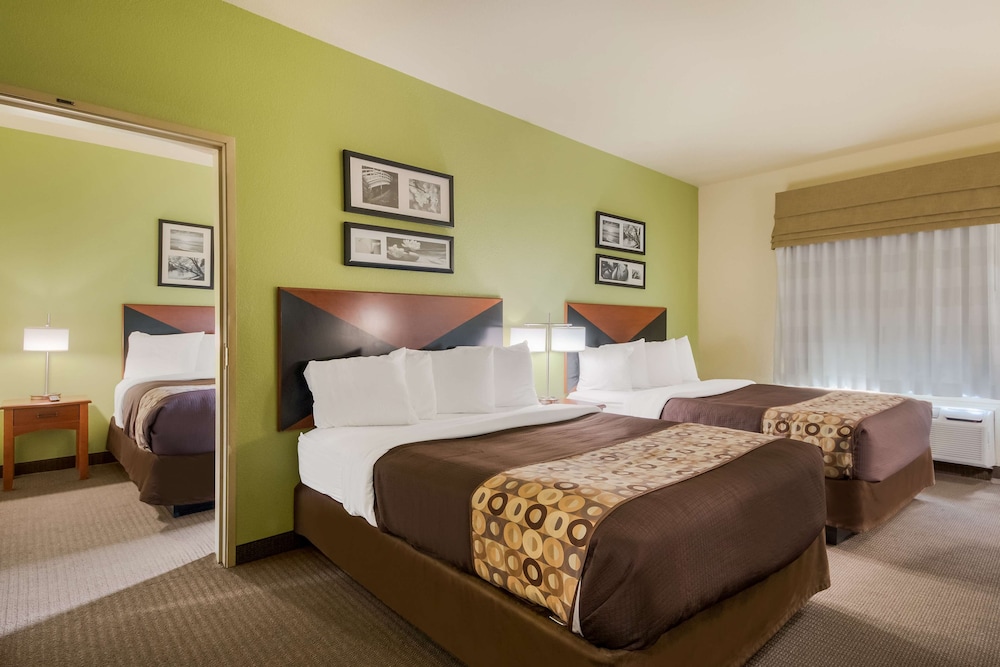 Suite, Multiple Beds, Non Smoking, Refrigerator & Microwave - Photo 1