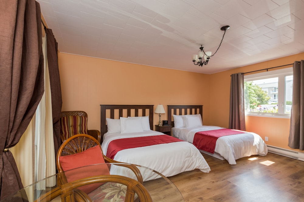 Room, 2 Double Beds and 1 Sofa Bed, balcony photo 2