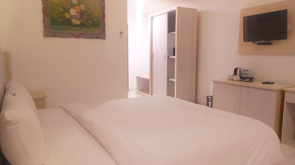 Deluxe Double or Twin Room - Photo 12