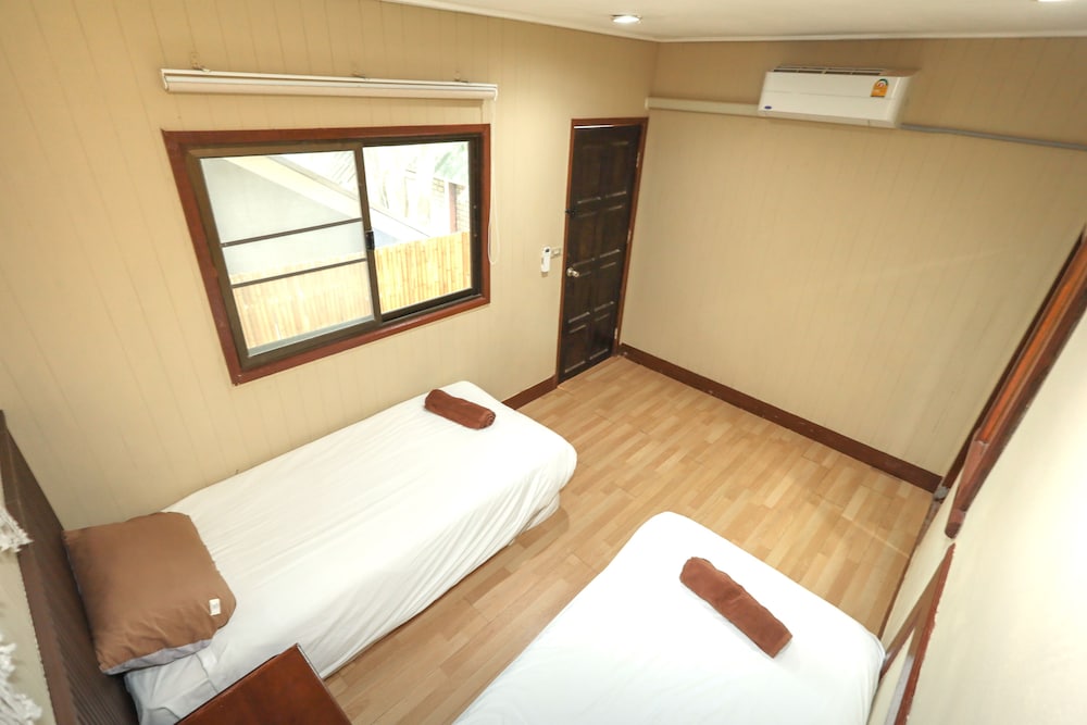Standard Twin Room - Photo 1