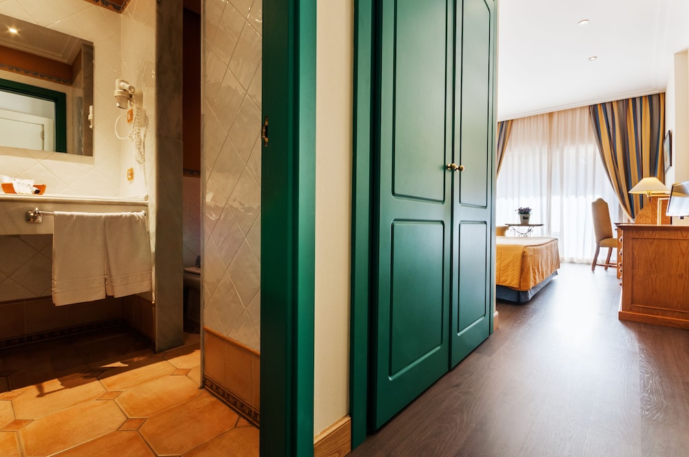 Standard Double Room, Terrace (2 adults + 1 child)