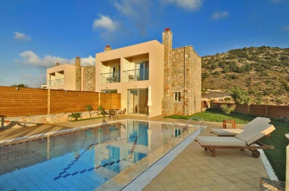 One Bedroom Villa with Private Pool and Sea View - Photo 9