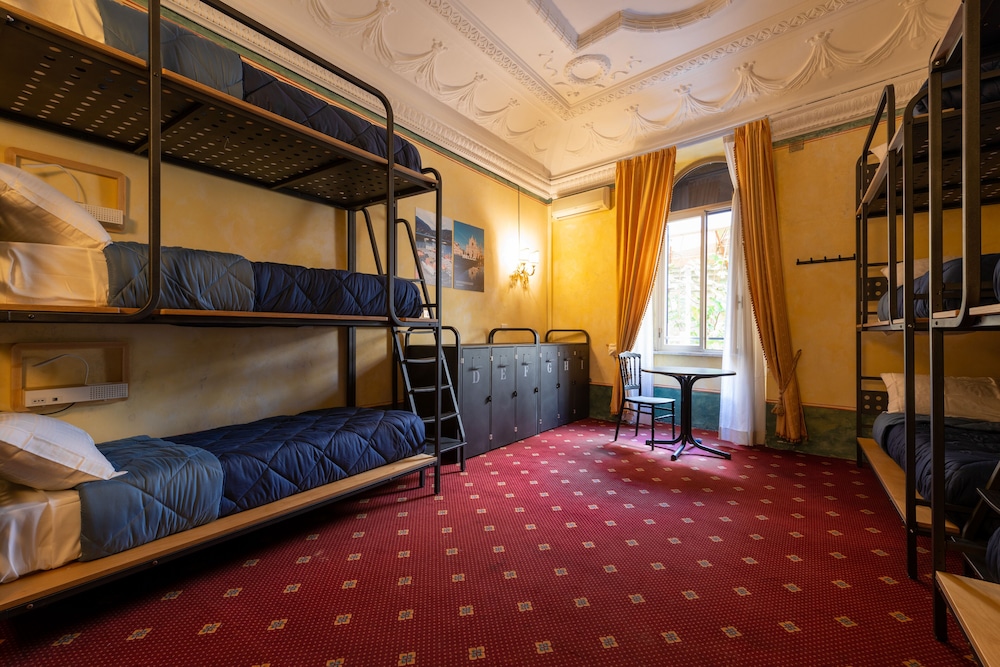 Shared Dormitory, Women only (6 people) photo 2