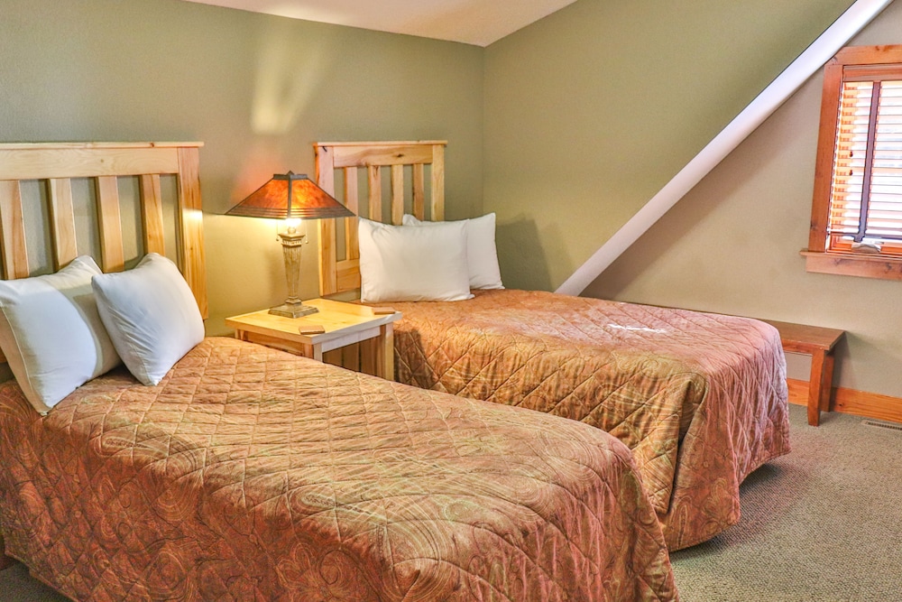 Cottage, 3 Bedrooms, Fireplace photo 3