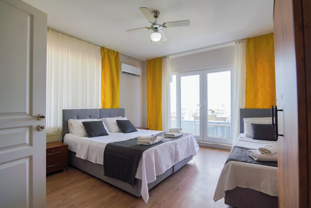 Deluxe Triple Room, Non Smoking, Sea View photo 1