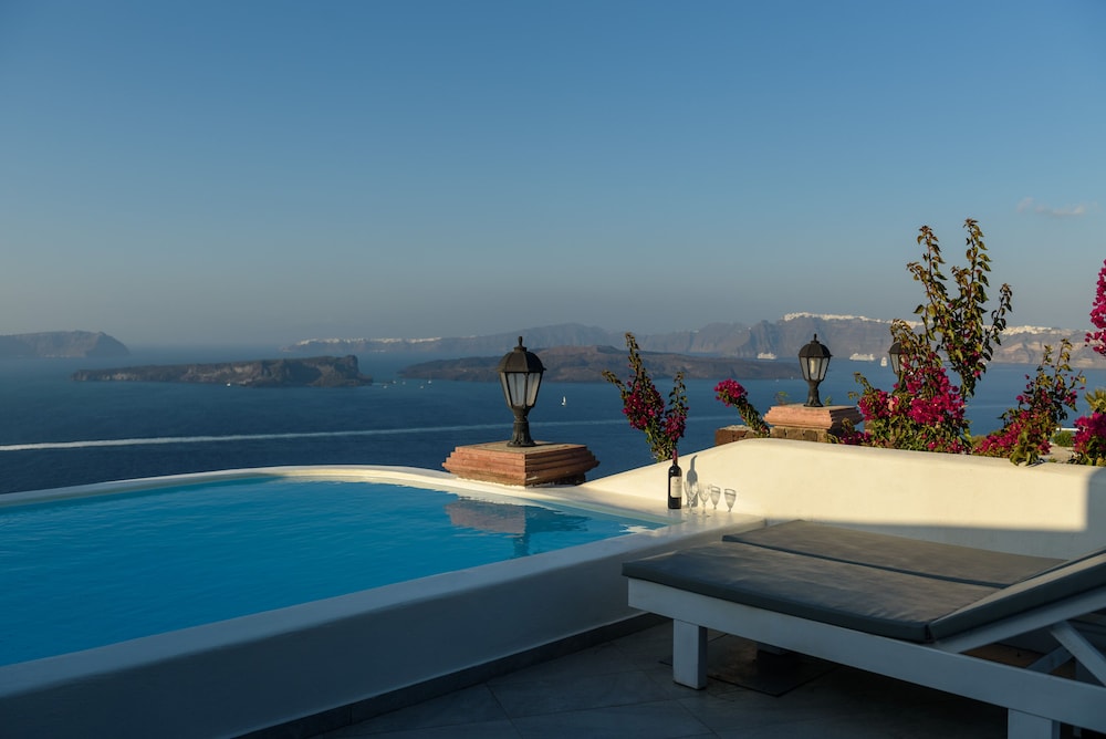 Senior Suite, Private Pool (Volcano & Sunset View) - Photo 10