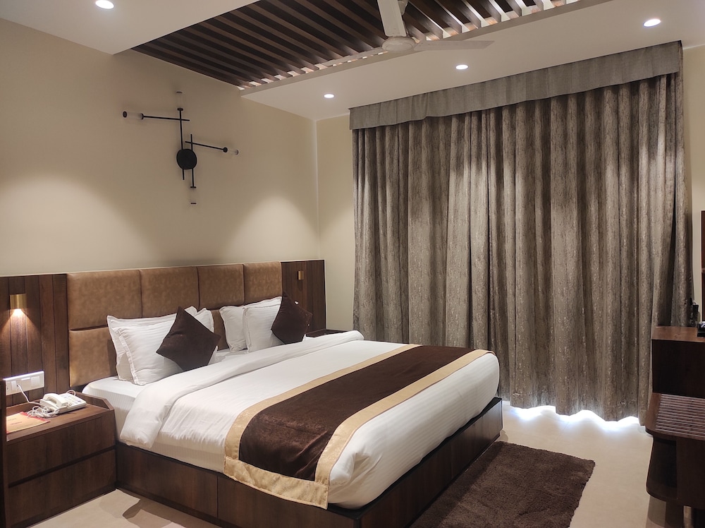 Deluxe Room - Photo 14
