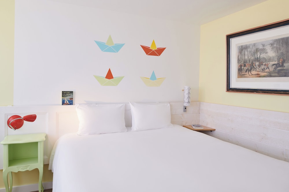 Classic Room, 1 Queen Bed (POP) photo 3