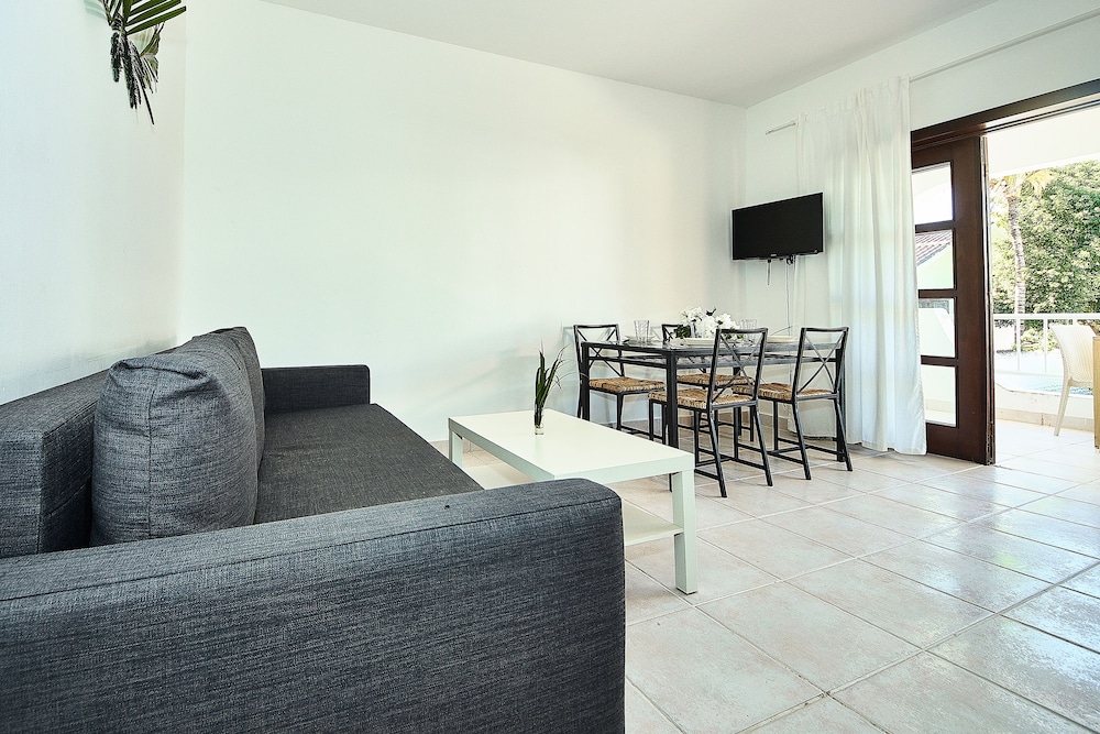 Classic Apartment, 2 Bedrooms, Beach View