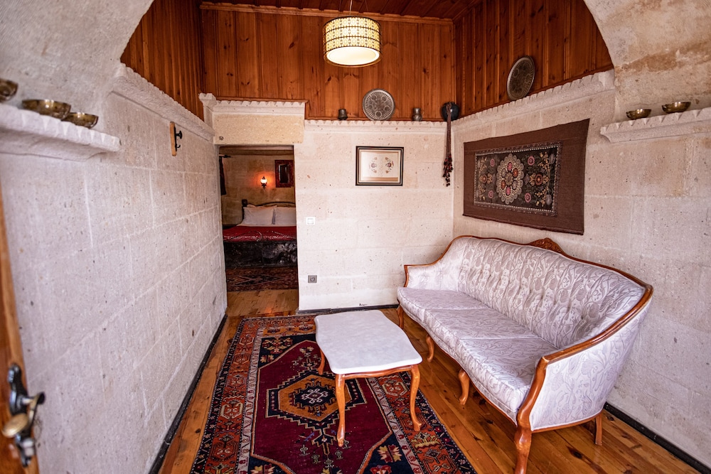 Cave Suite - Photo 4
