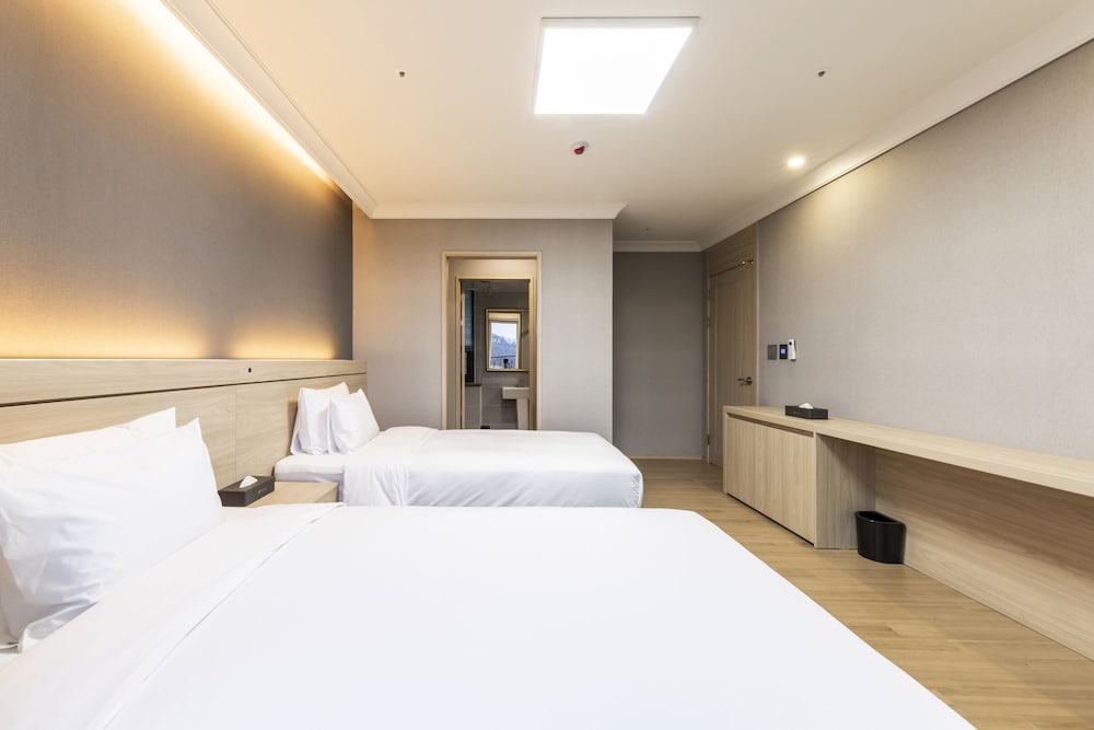 Suite A - Photo 2