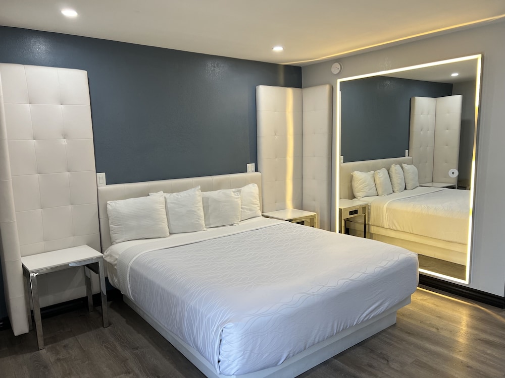 Standard Room, 1 King Bed - Photo 4