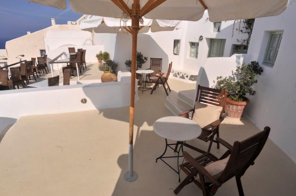 Junior Suite (Caldera View) - Photo 14