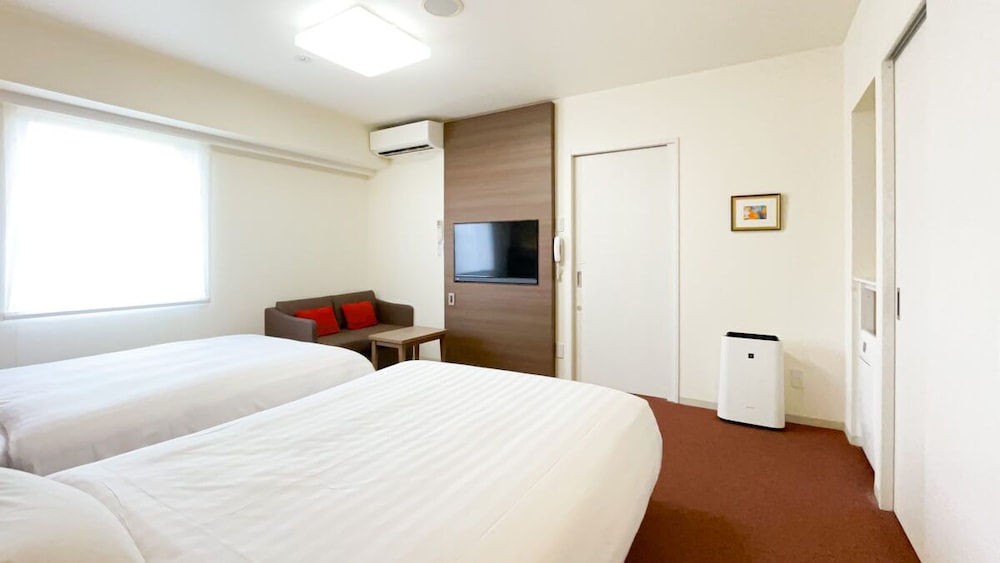 Standard Twin Room, 2 Double Beds, Smoking, Bathtub photo 3