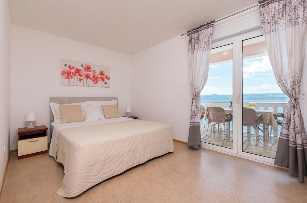 Apartment (A4)
