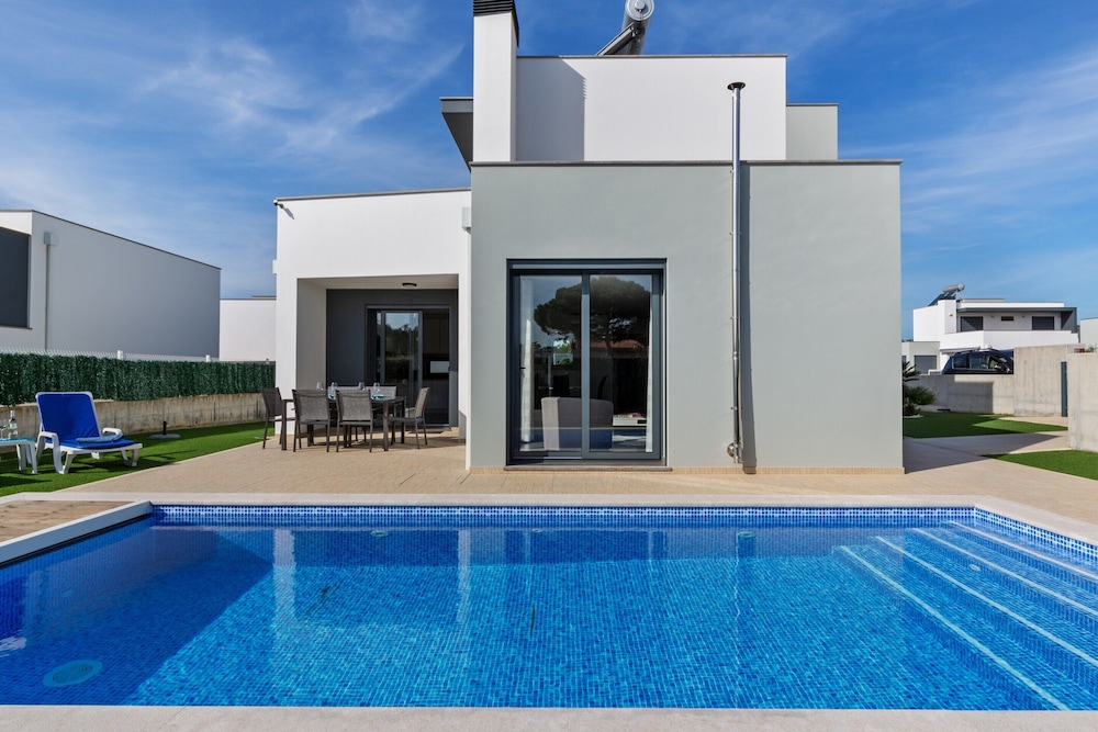 Villa photo 1