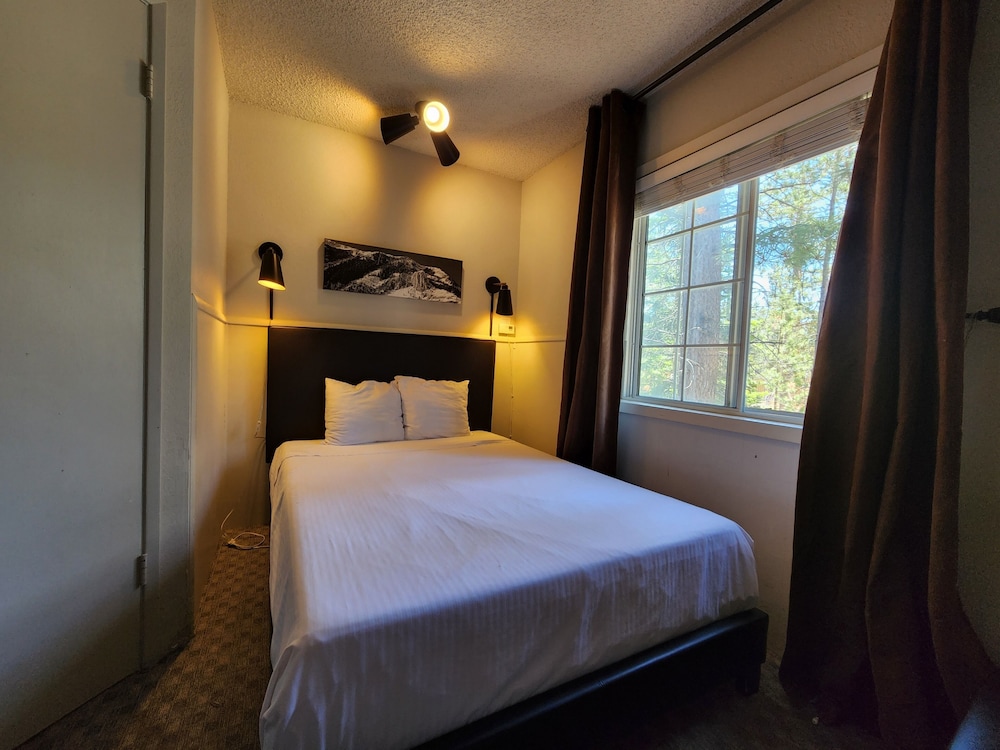 Economy Single Room, 1 Double Bed (Economy) photo 1