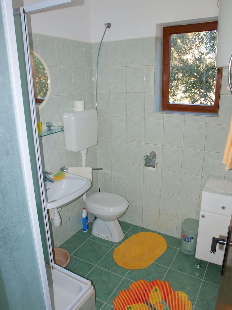 Apartment (Mirja - 100m from the beach & parking) photo 2