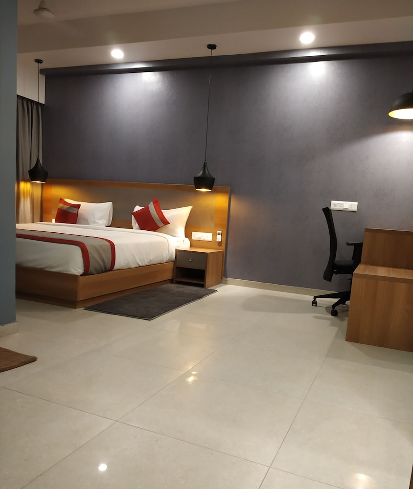 Deluxe Room - Photo 5