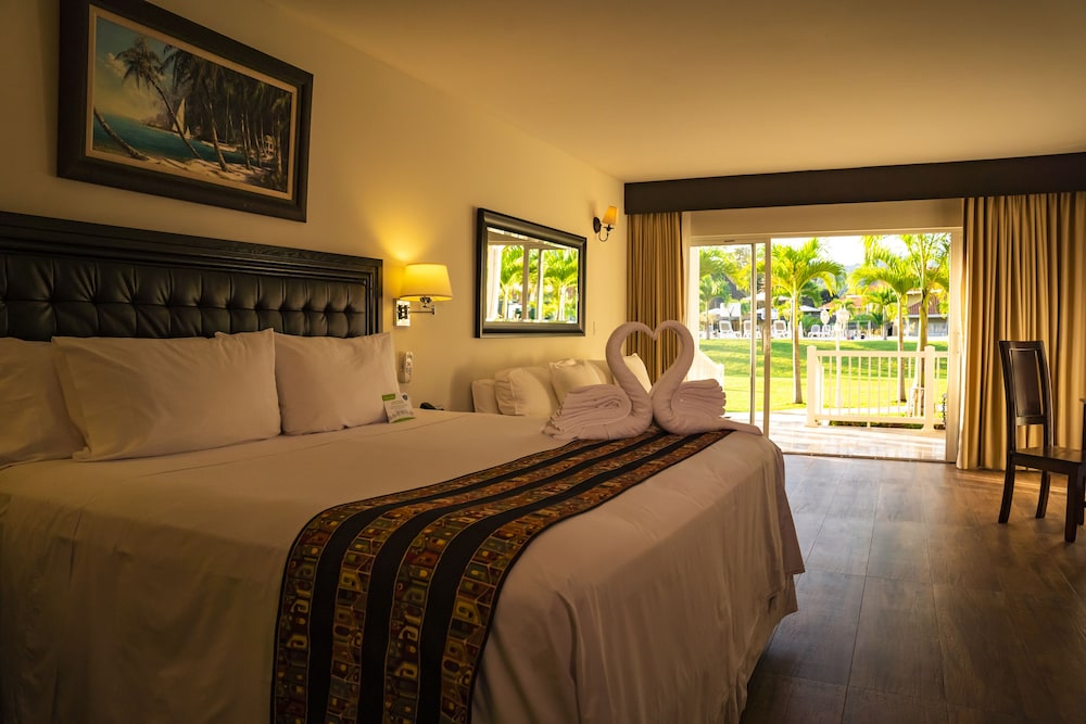 SUITE ZONA FRENTE A PISCINA CON 1 CAMA KING SIZE photo 1