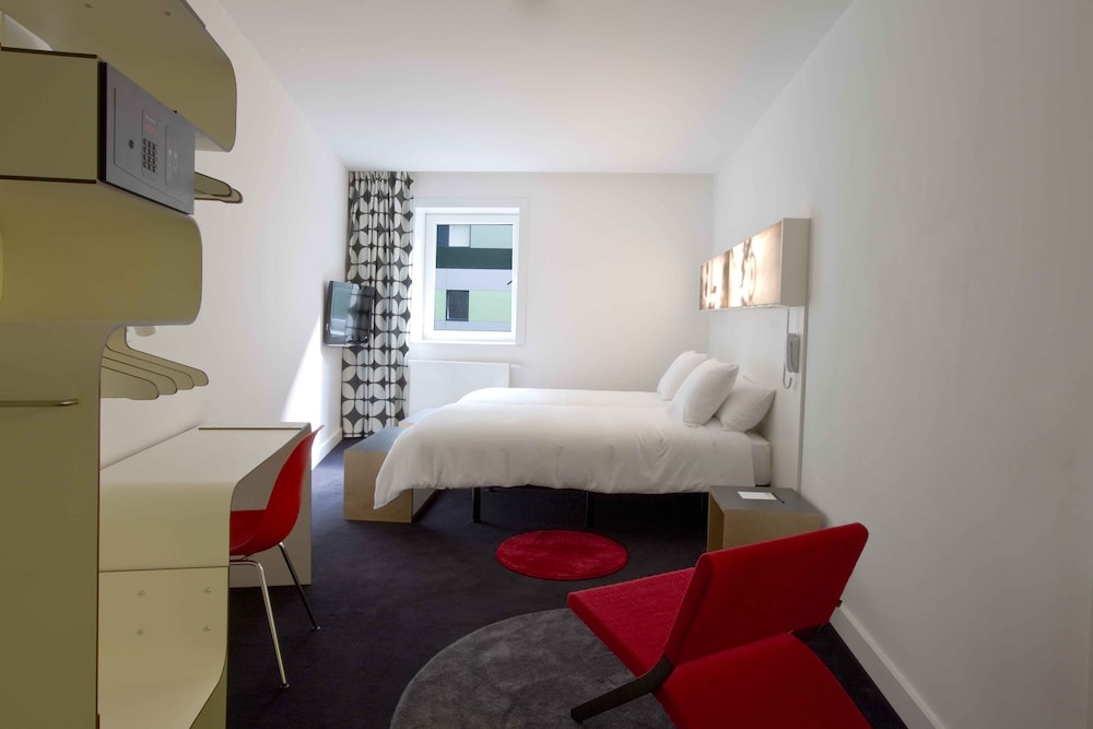 Grand Double or Twin Room thumbnail 5