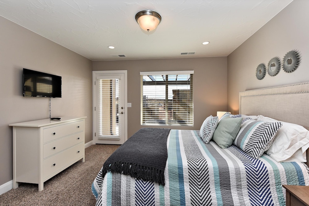 House, Multiple Beds, Golf View (Another Day In Paradise) photo 1