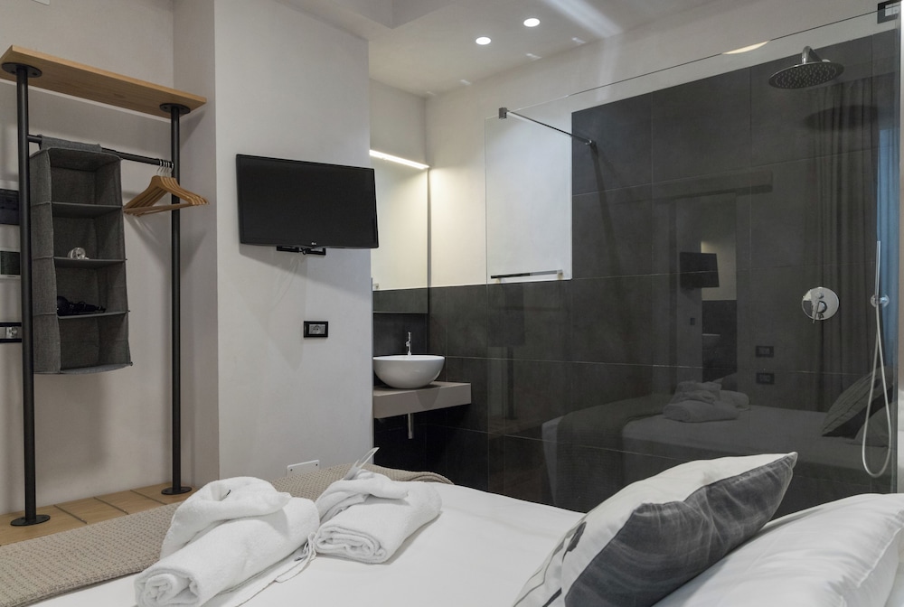 Economy Single Room, 1 Large Twin Bed, Non Smoking photo 3