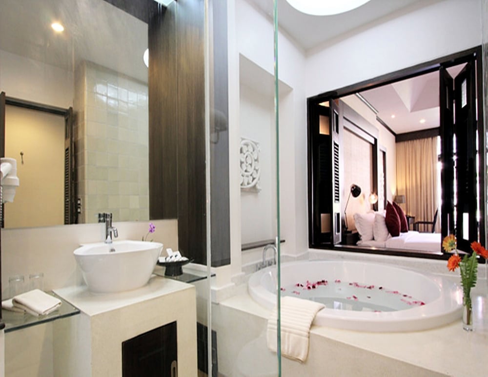 Deluxe Room, 1 Double or 2 Twin Beds - Photo 16