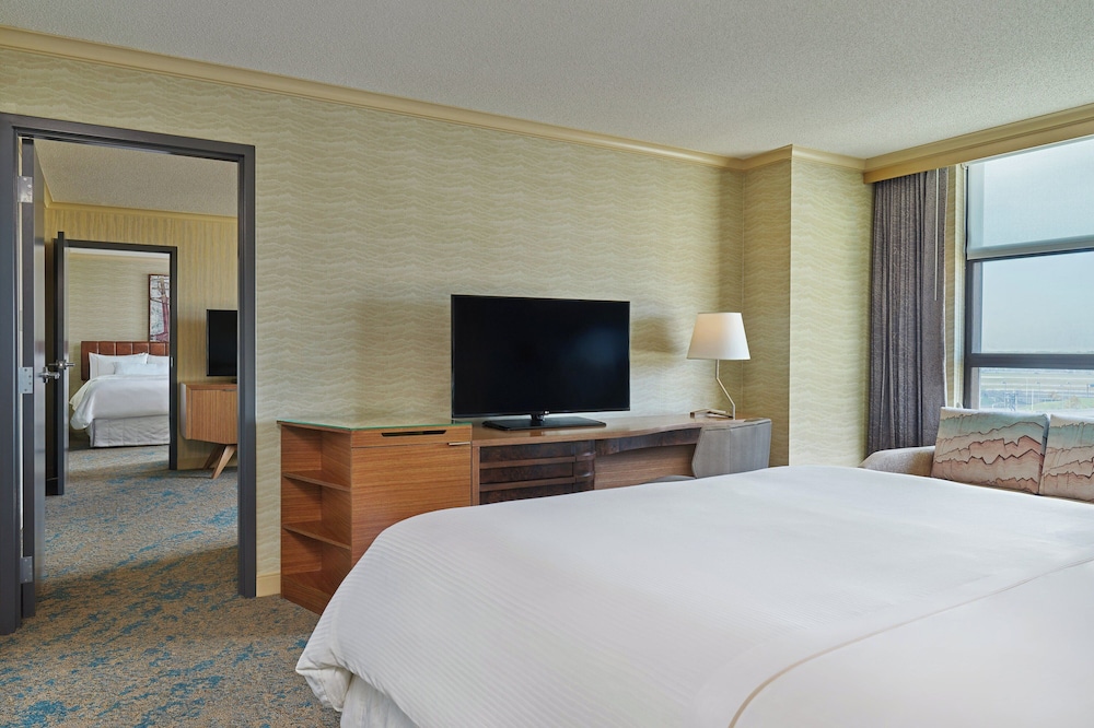 Suite, 1 Bedroom - Photo 2