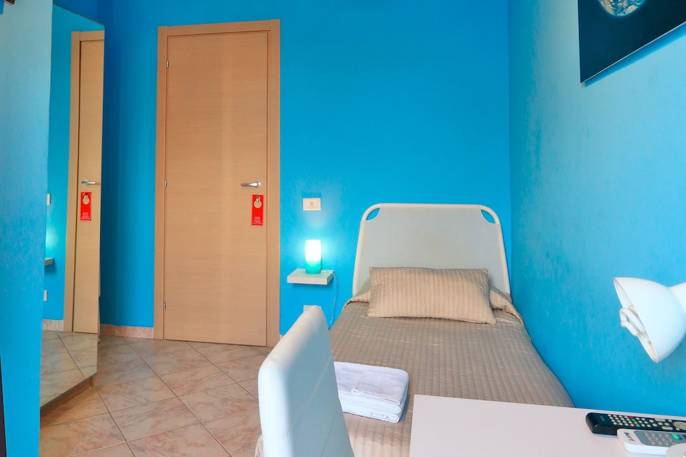 Single Room, Private Bathroom photo 2