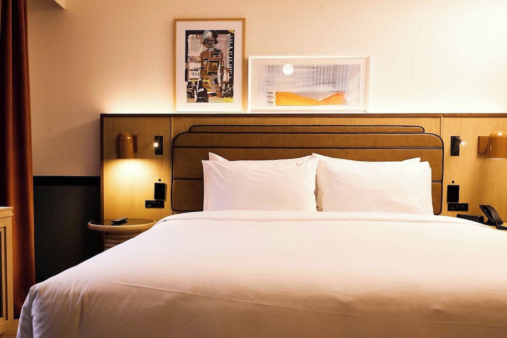 Room, 1 King Bed (Swanky King) - Photo 6