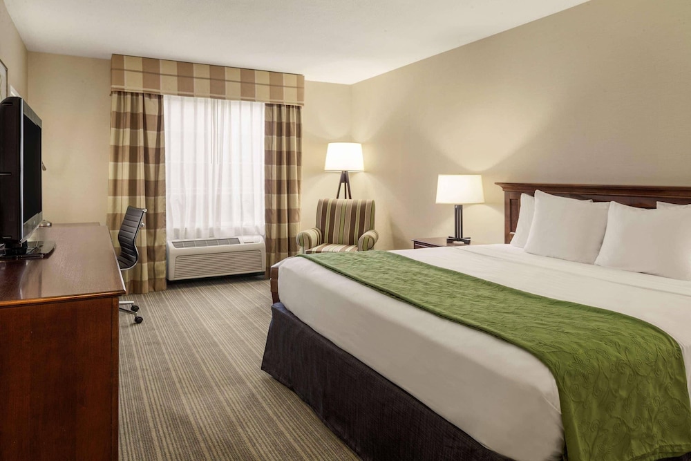 Suite, 1 King Bed, Non Smoking - Photo 1