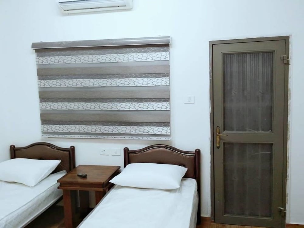 Basic Twin Room, 2 Twin Beds photo 2
