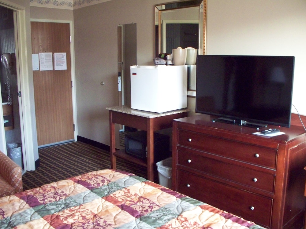Standard Room, 1 King Bed photo 3