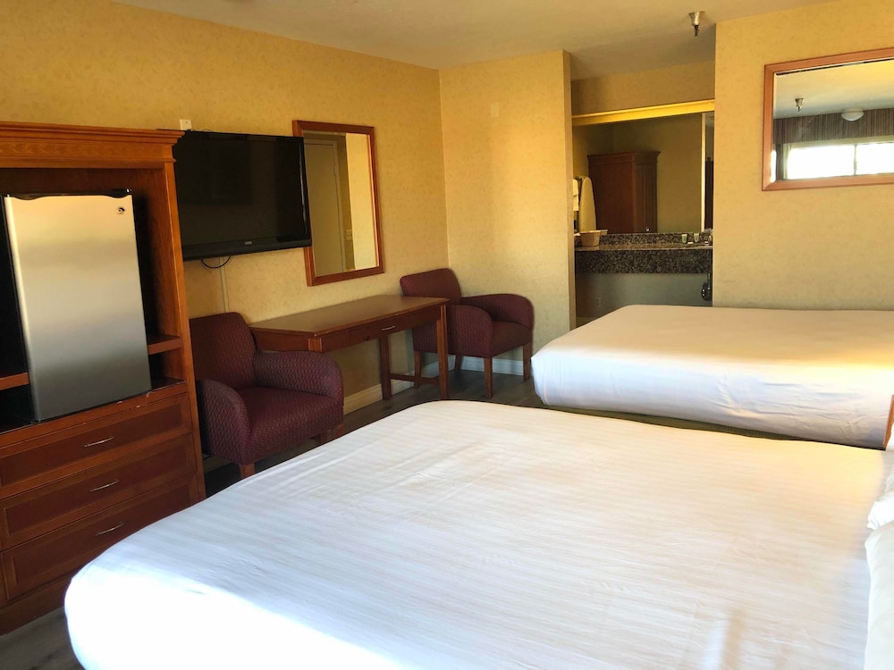 Standard Room, 2 Queen Beds - Photo 1