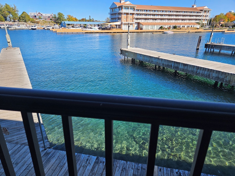 Queen Riverview in Lower Harbor, Accessible photo 3