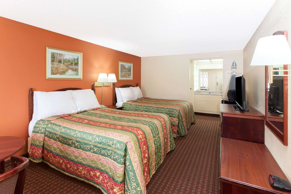 Room, 2 Double Beds, Non Smoking - Photo 3