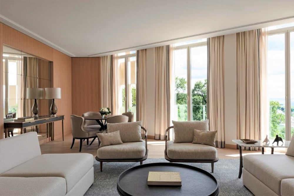 Suite (Josephine) Suite (Josephine)