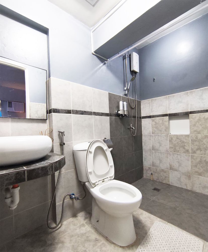 Standard Room, Multiple Beds, Ground Floor - Photo 4